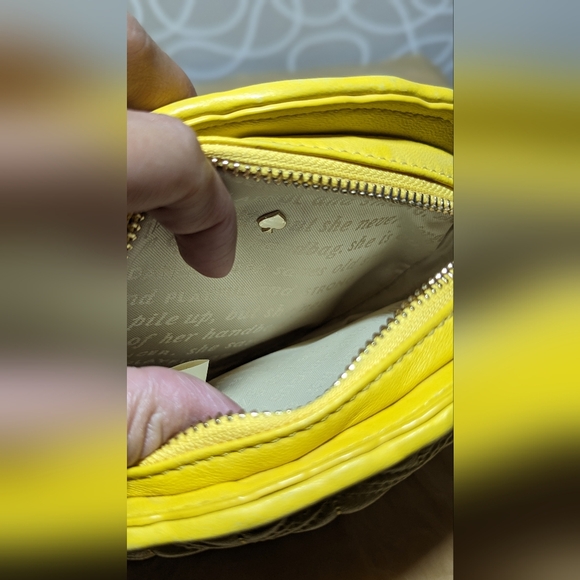 Kate Spade Wing It Pineapple Purse EUC - Picture 4 of 11